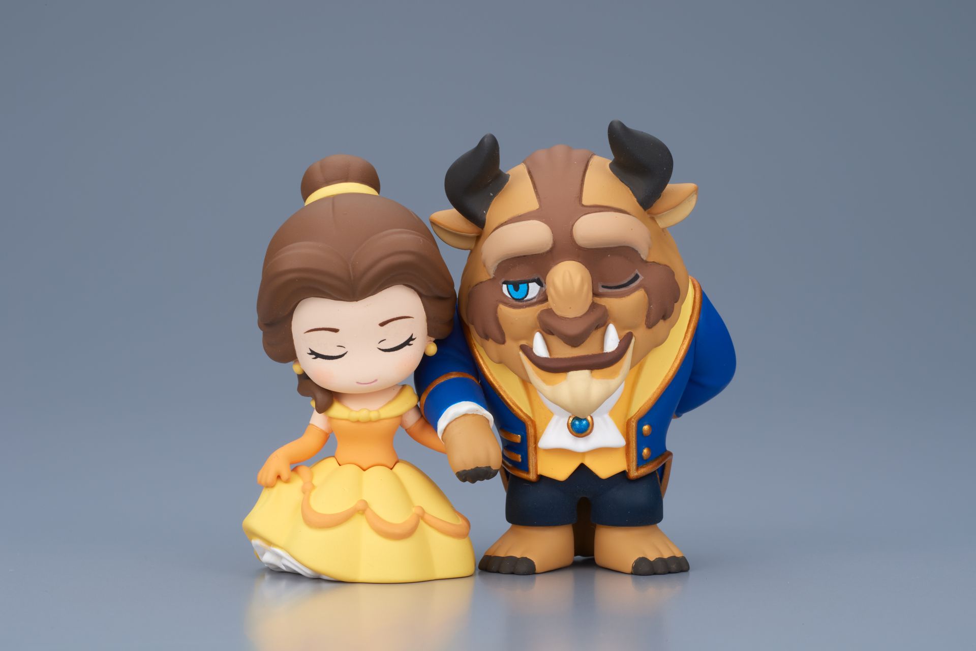 ベルと野獣を並べて飾ったイメージ