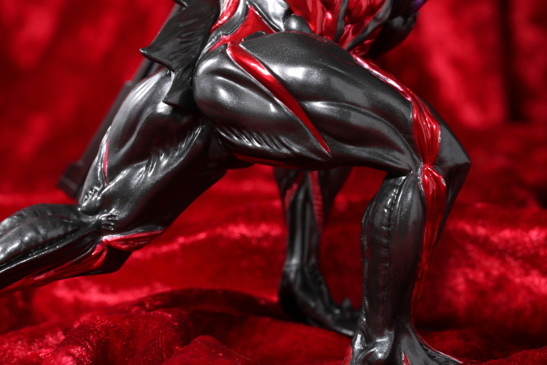 大地を揺るがしそうな鍛え抜かれた足