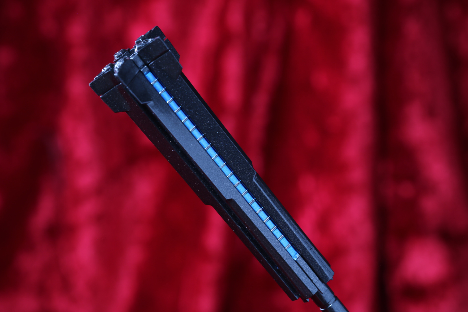 ギガバトルナイザーも重厚な彩色が施されている