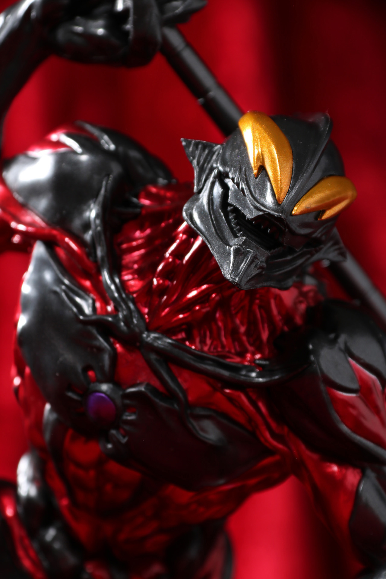 近くで見ると密度の高い筋肉が細かく表現されている