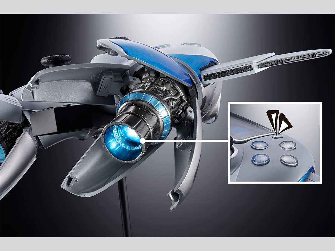 エンジンノズル内部のLEDユニットにより、ジェットをイメージした発光ギミックも楽しめる！