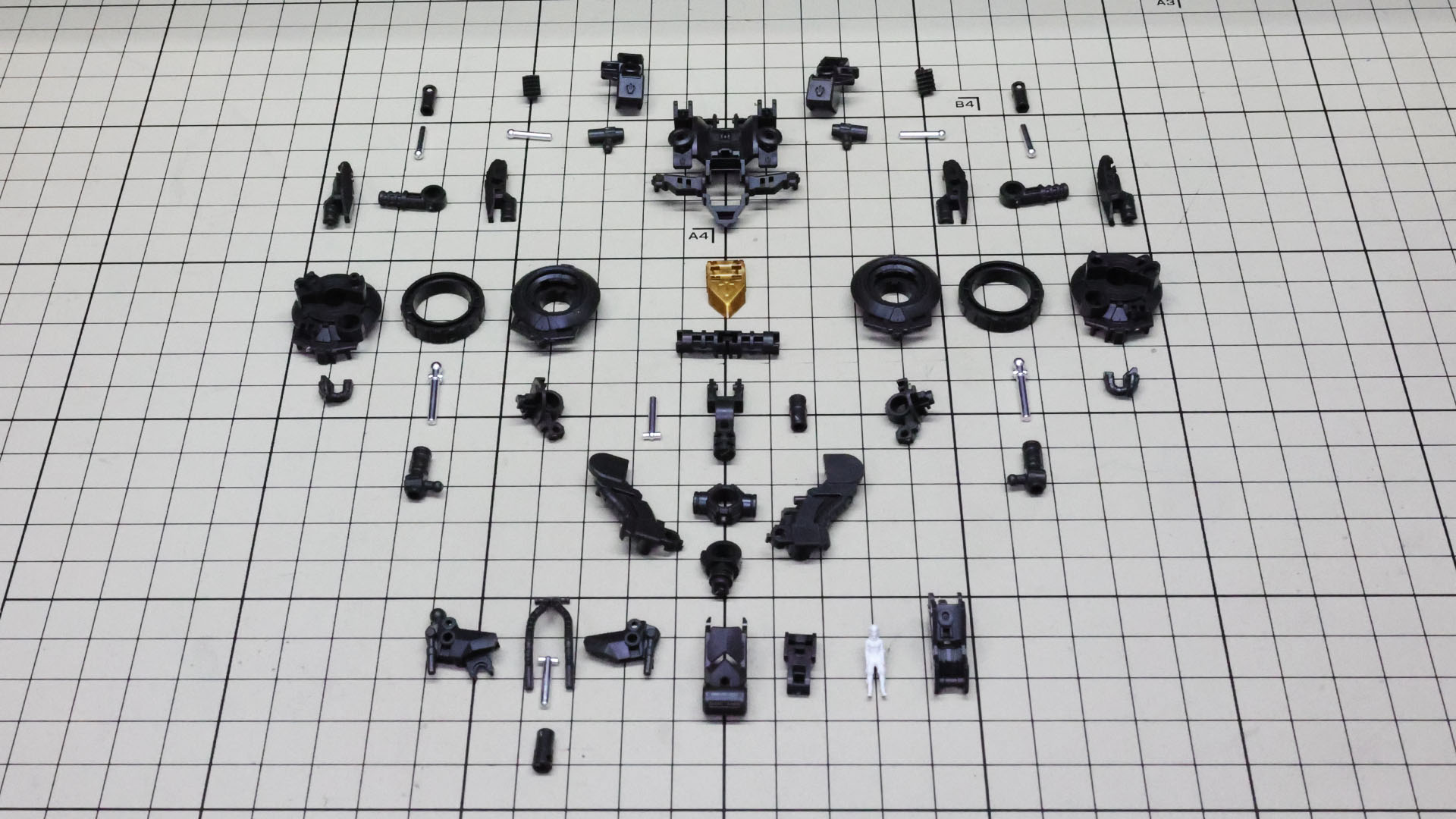 これがガンダム・フレーム！ すごい数のパーツで構成される胴体部