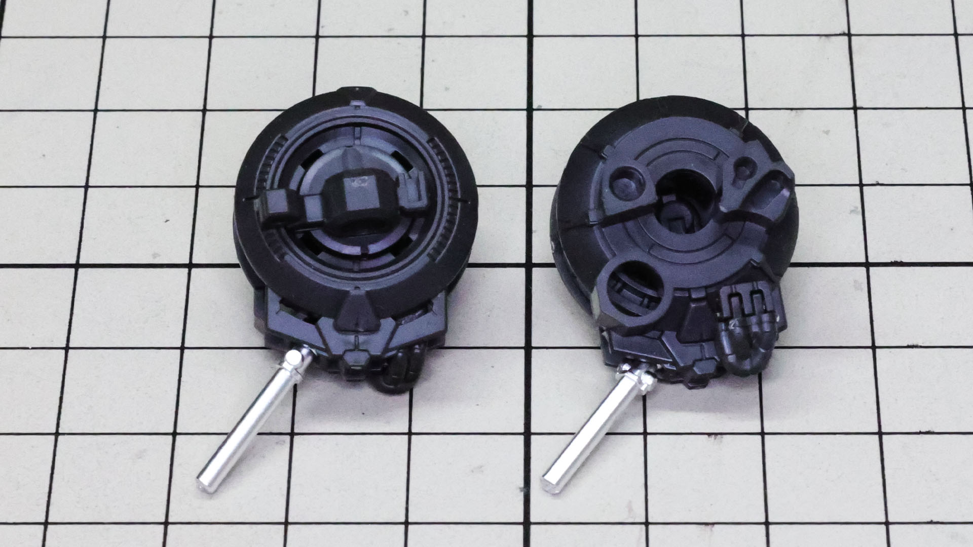 左右のエイハブ・リアクターを組み上げます