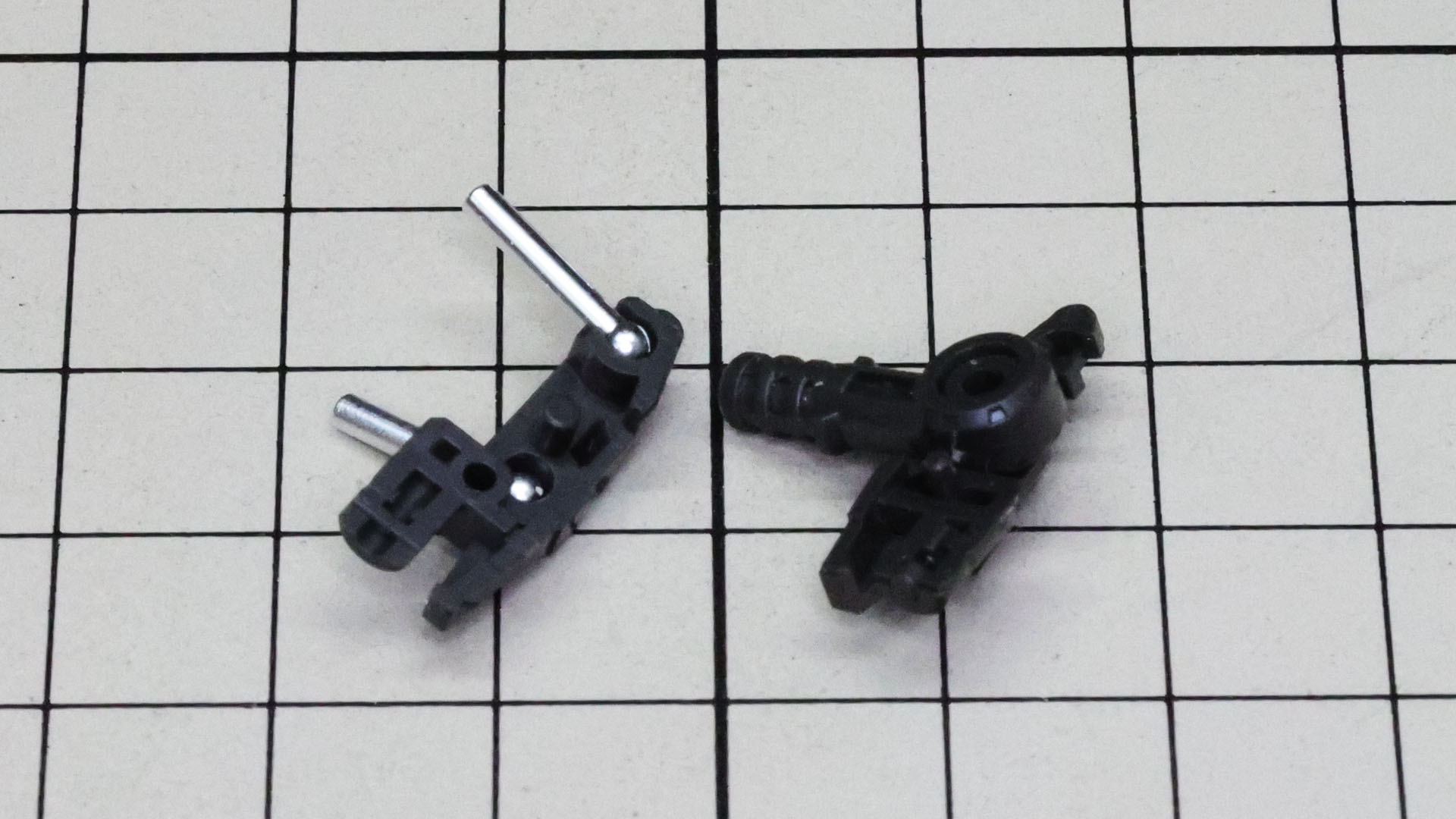 肩部のメカフレームを組んでいきます