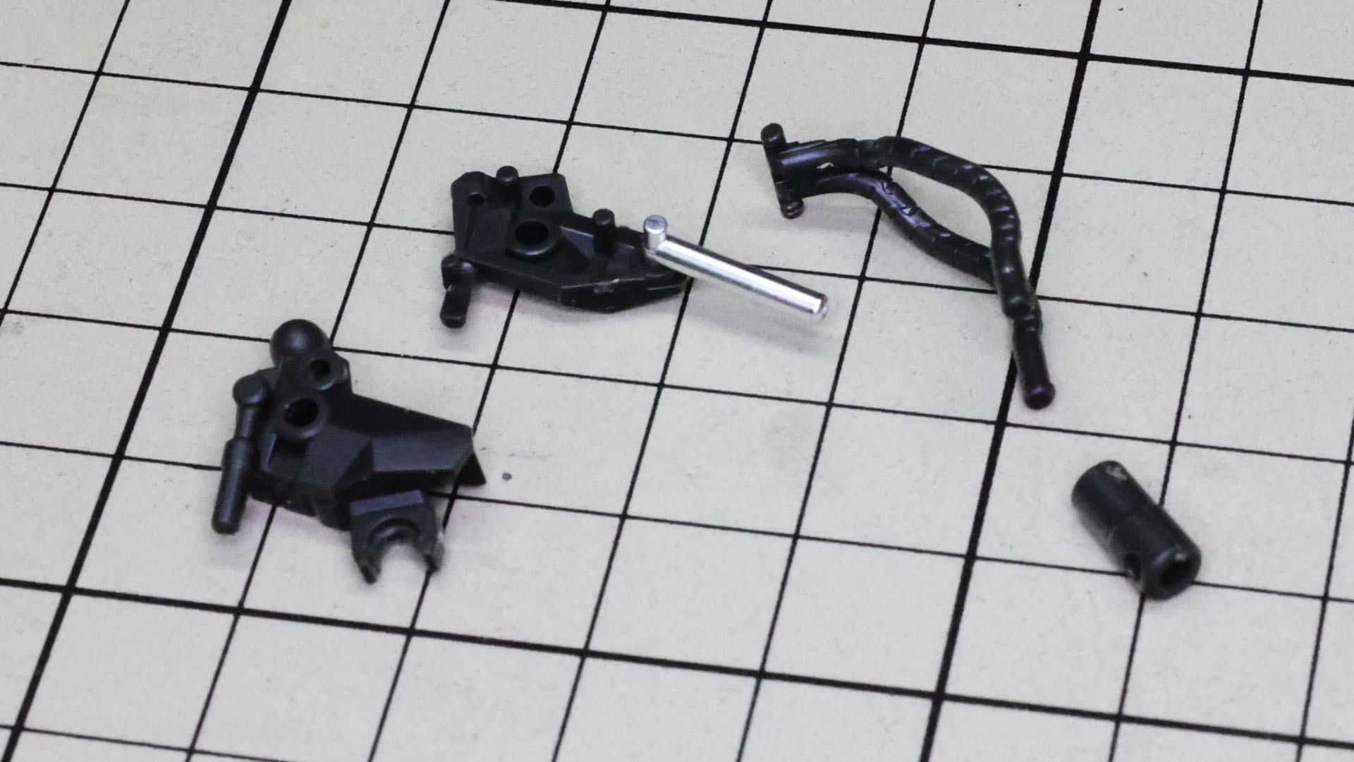 首部のメカフレームを組んでいきます