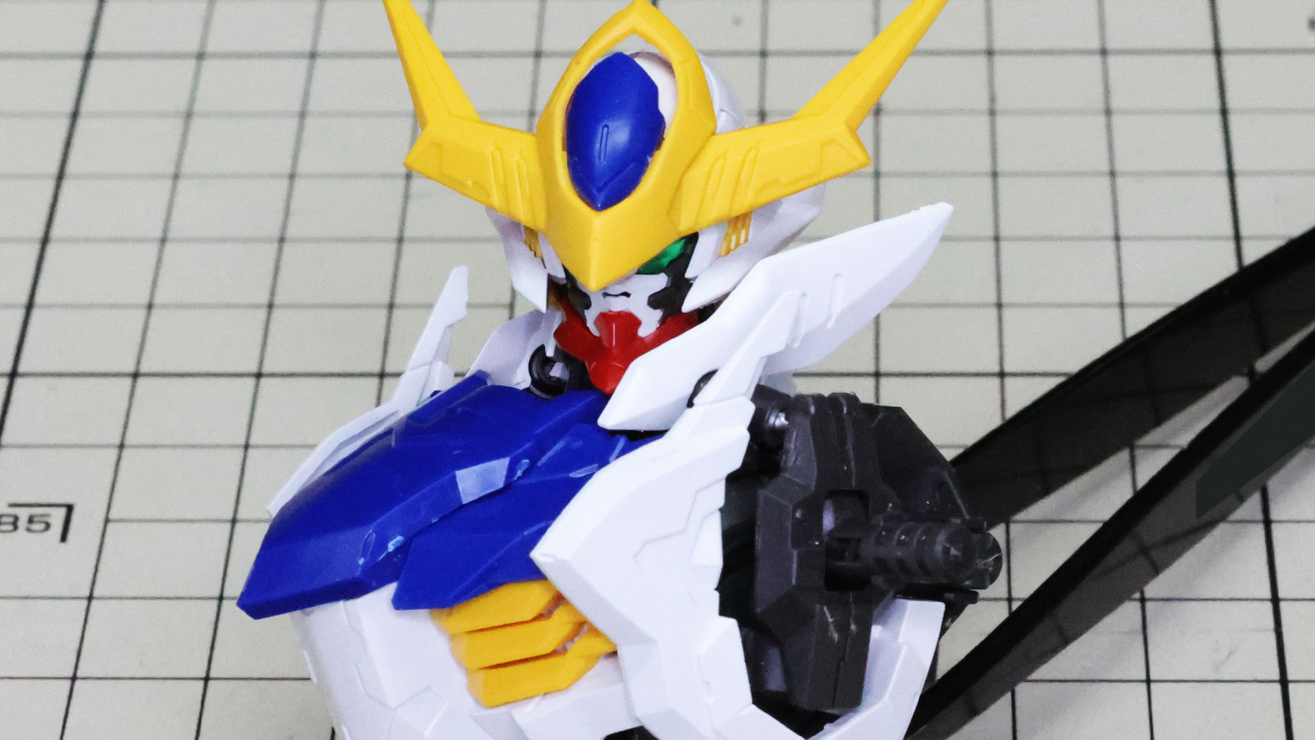 ぐっと顎を引いてにらみを利かせる……かっこいいですね！