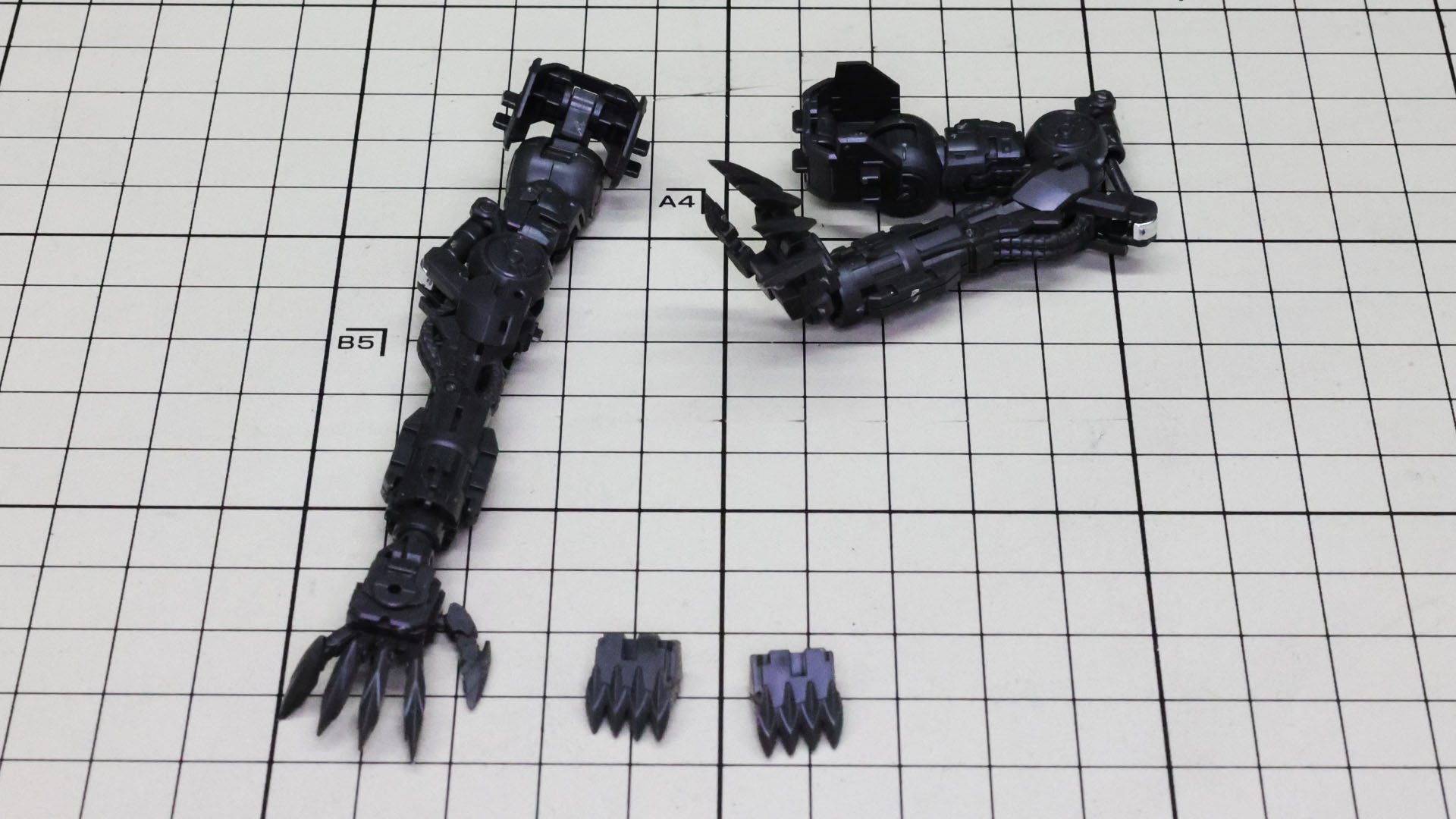 長くなった腕部は何かと比較しなくてもそれを実感できます