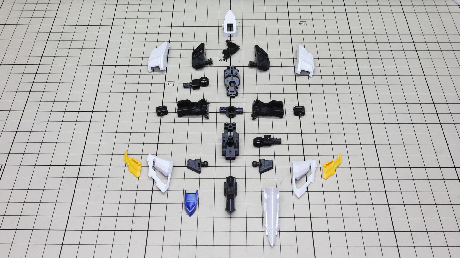 ハイディテールでありながら数は抑えられている印象の腰部パーツ群