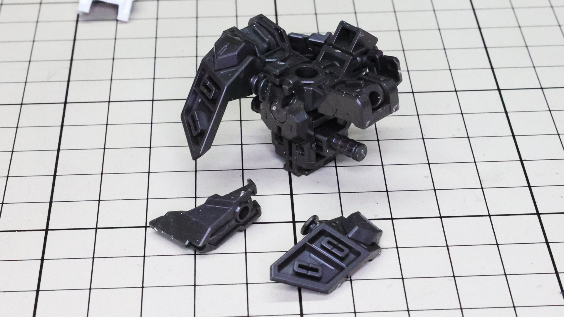 リアアーマー裏のメカフレームを組みます