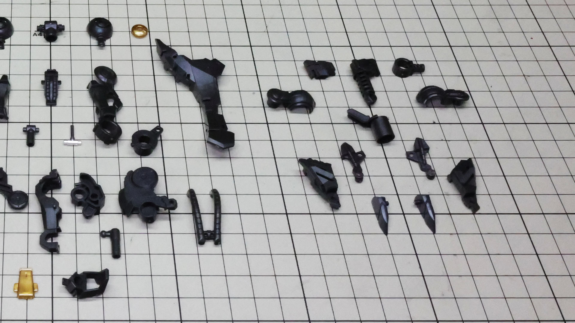 そしてその右がソールのパーツ群になります