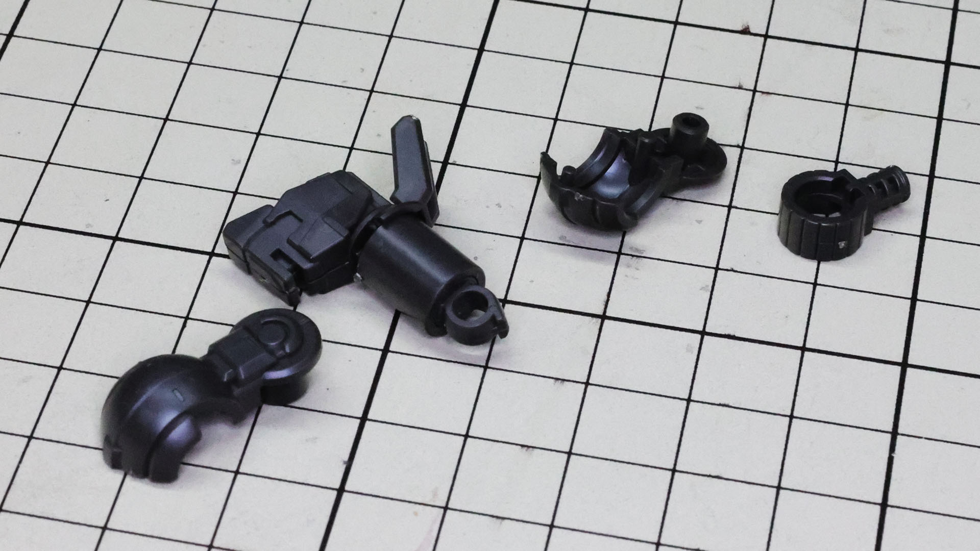 ソールを組んでいきます。こちらはくるぶしにあたるメカフレームです