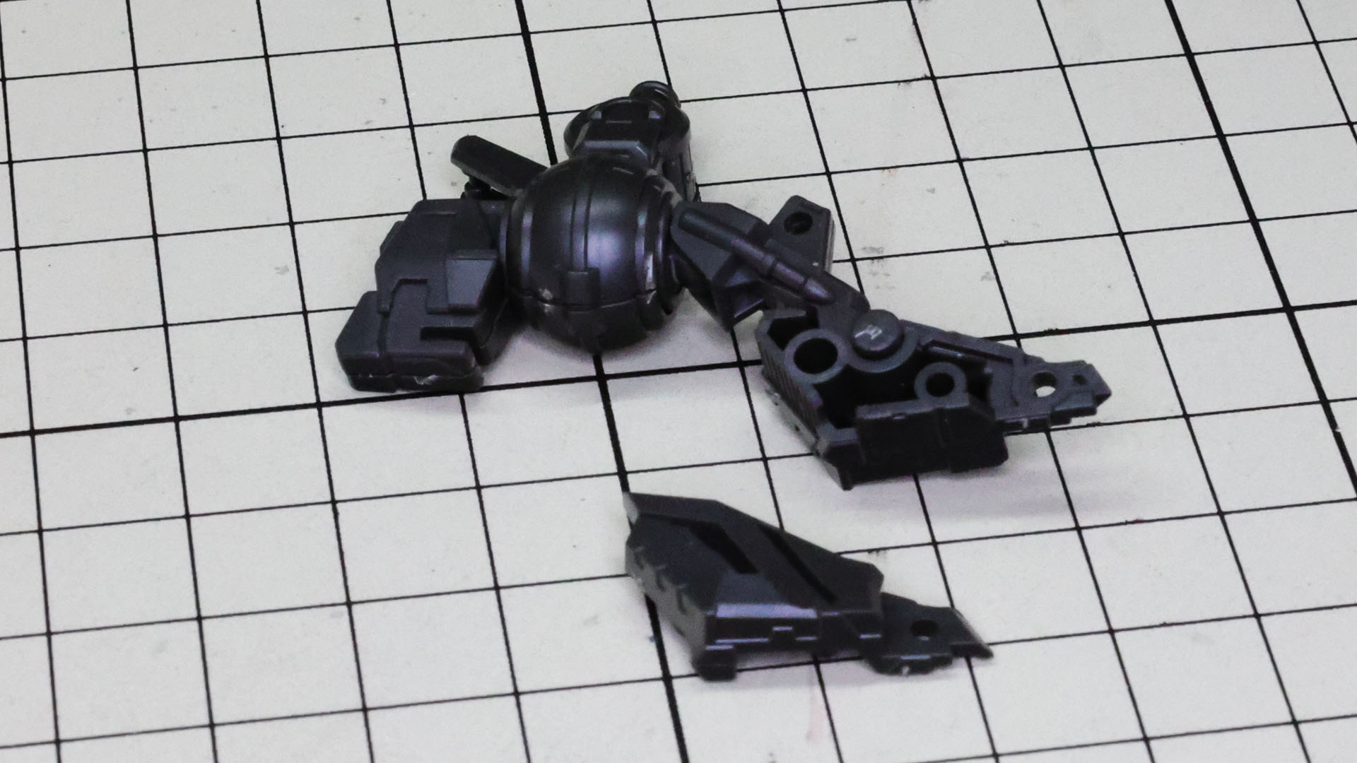 足先は可動軸が用意されています