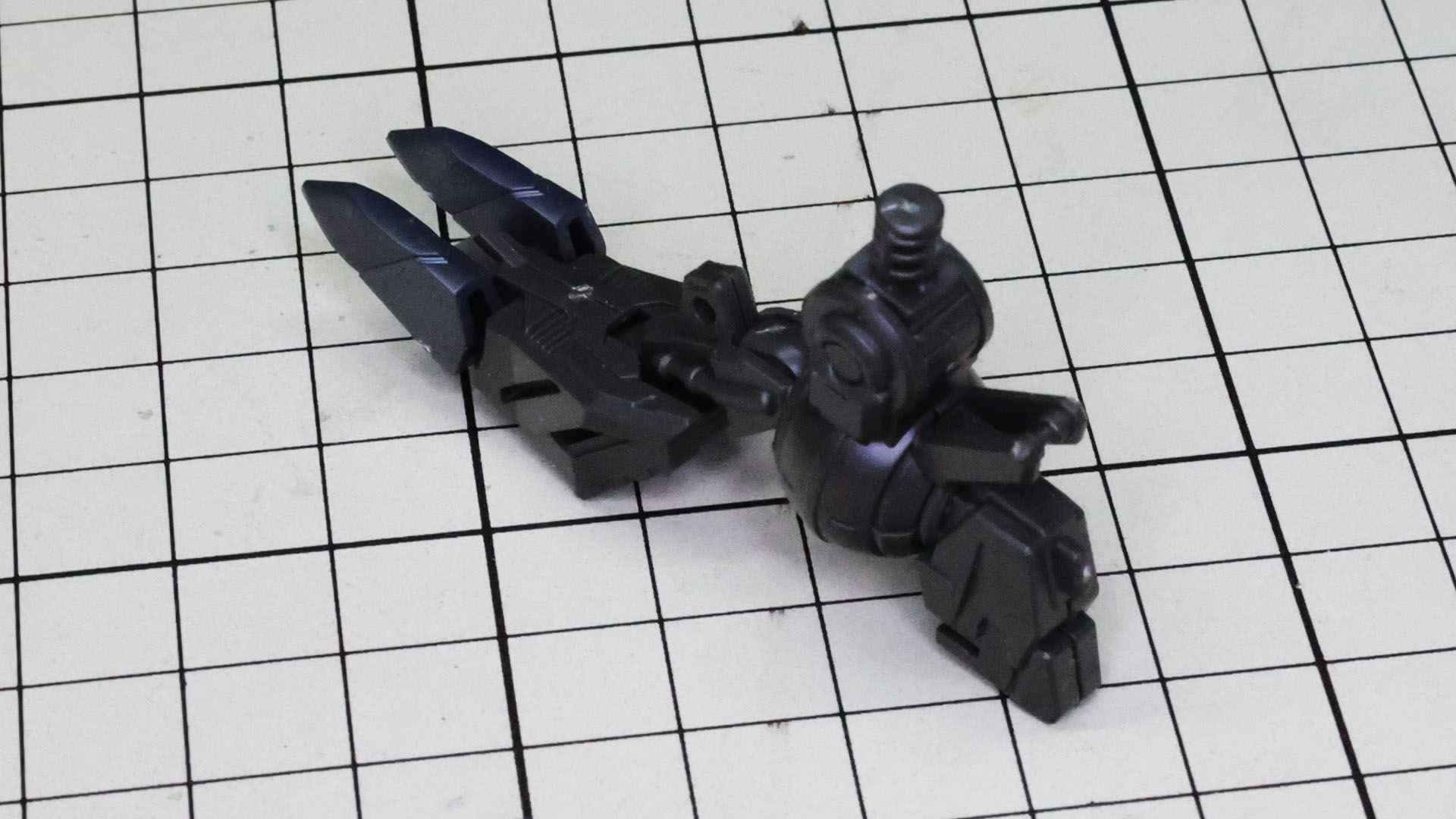 ソール後方から見た状態です。つま先にあるツメの部分は左右独立可動できます