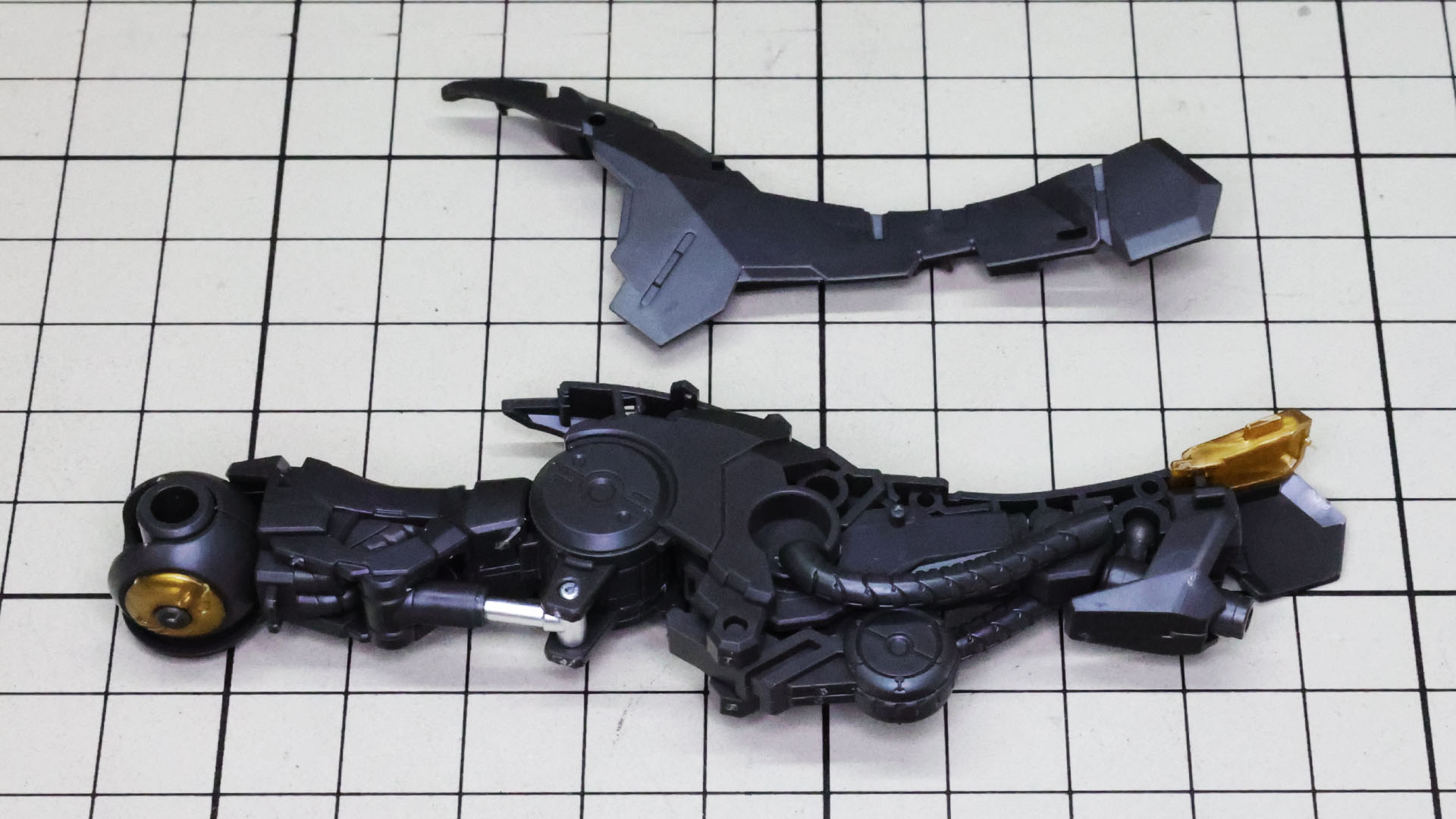 膝下自体は1パーツで設計されているのでここはすんなり形作られていきます