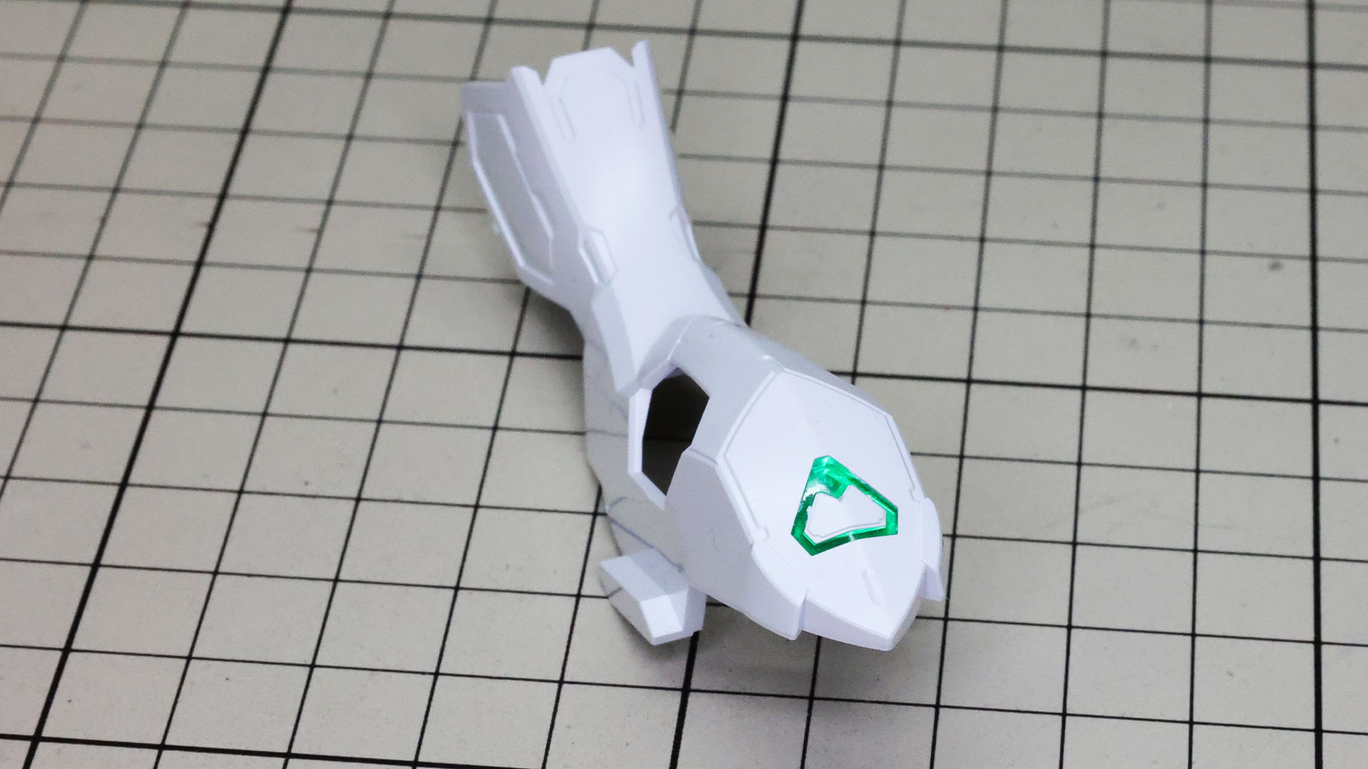 さらに裏側から黄色のダクトパーツを組み込みます