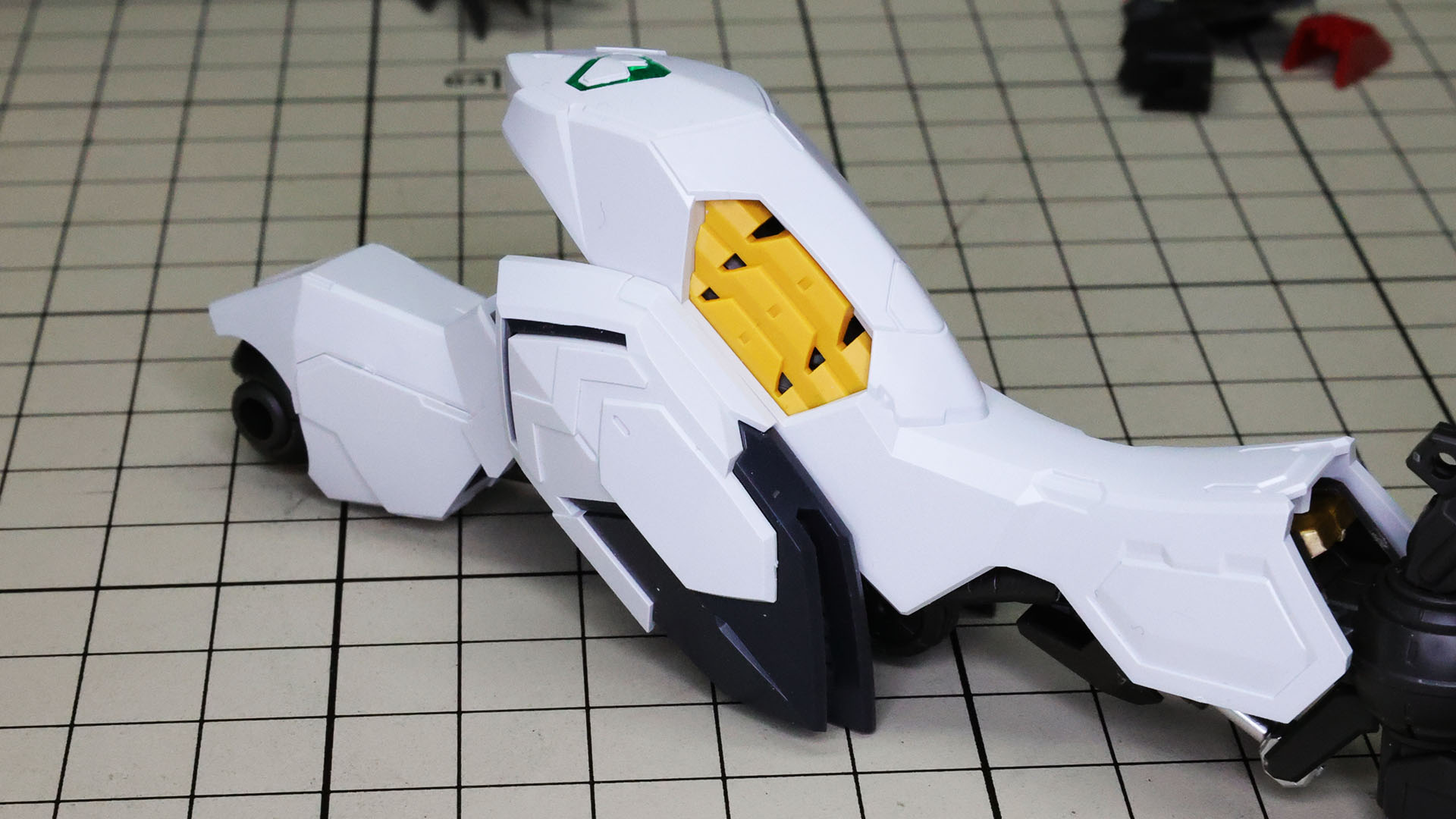 膝裏装甲もメカフレームが用意されています