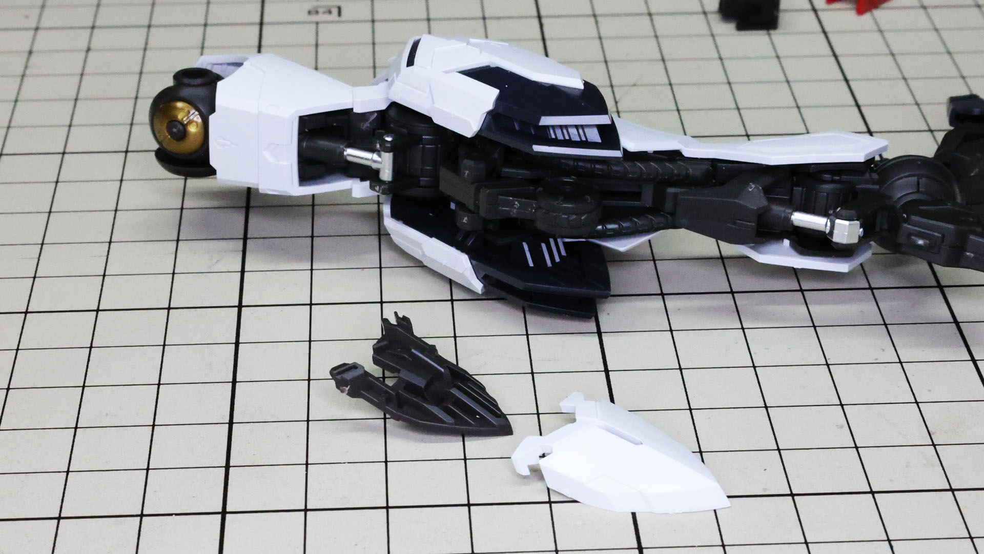 膝裏装甲もメカフレームが用意されています