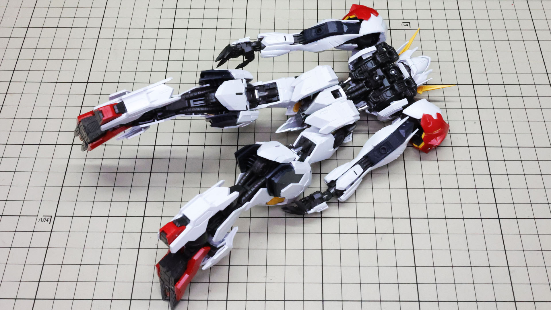 すごい密度！ さすがマスターグレードですね。これを組んだという実感がわく瞬間です