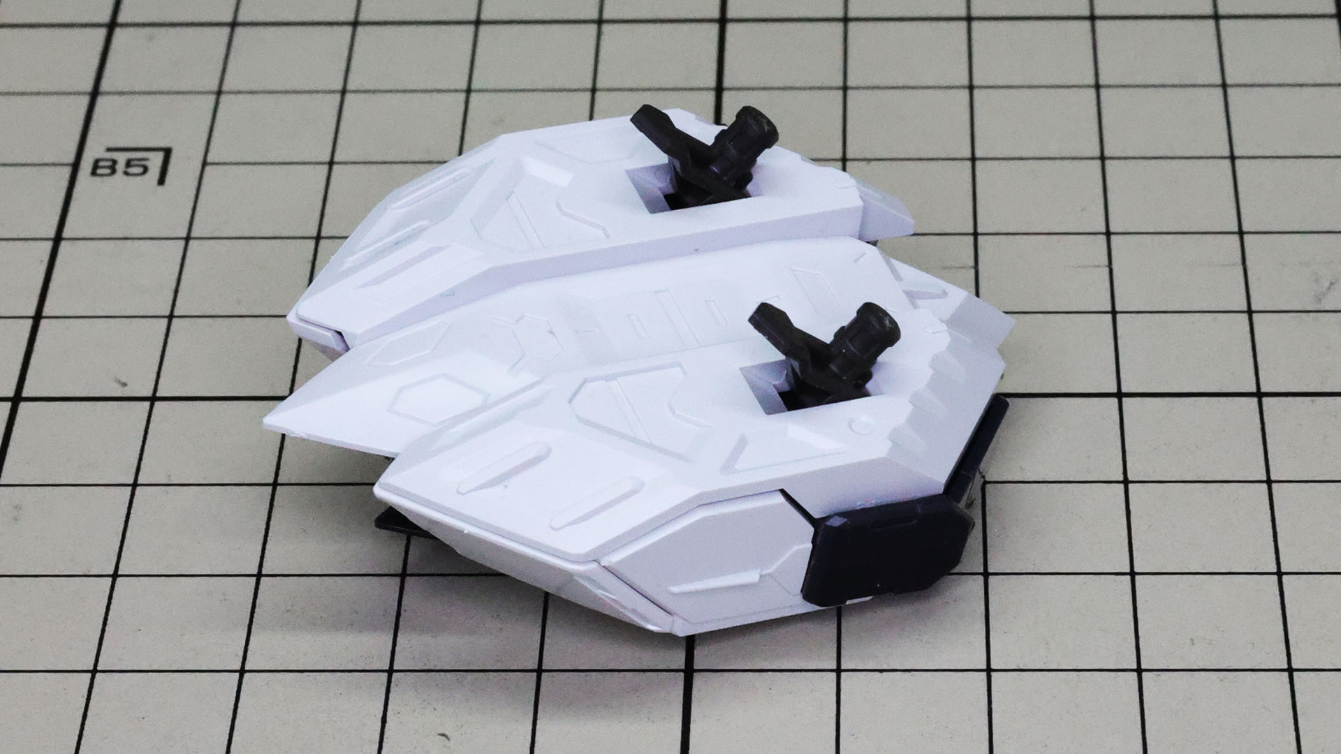 バックパック裏面には接続軸があり、若干角度を変えられます