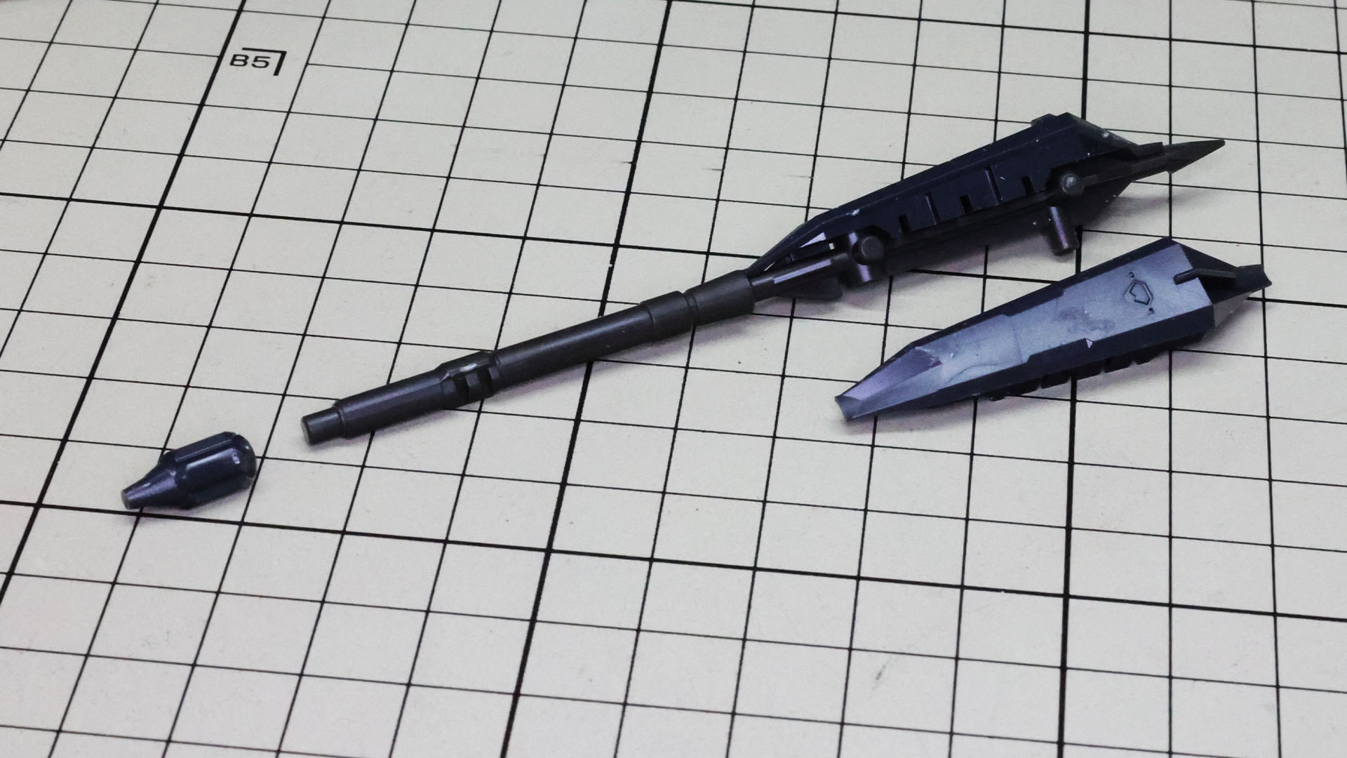 ツインメイスはトップヘビーな構造を巧みなパーツ割りでわくわくして組める武器です