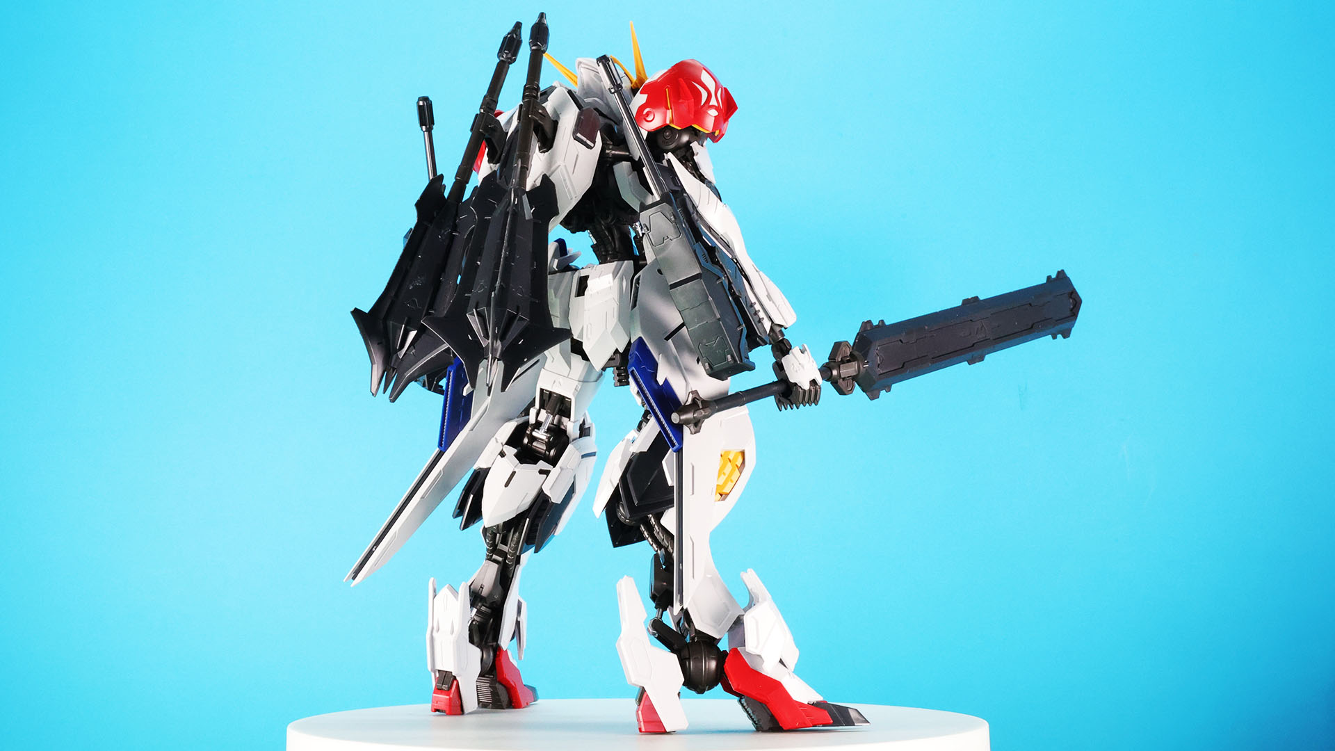 装備も豊富で劇中の大胆すぎるアクションもサマになります