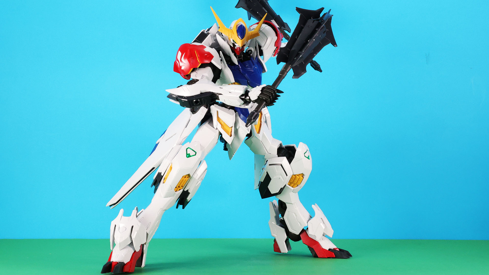 ツインメイスを構える