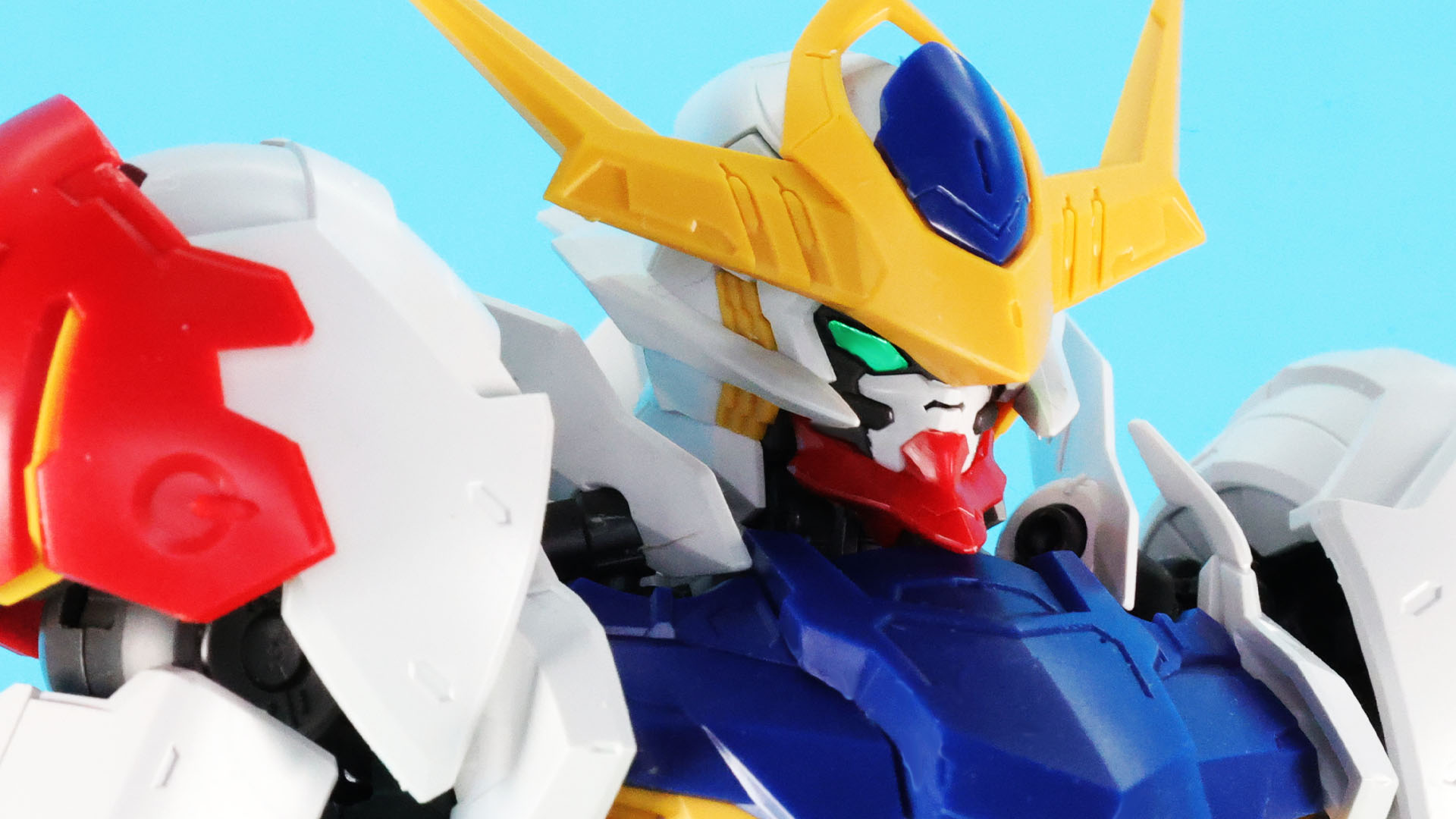 頭部をはじめ、全体にスミ入れしてやるとさらにビシっと引き締まりそうです