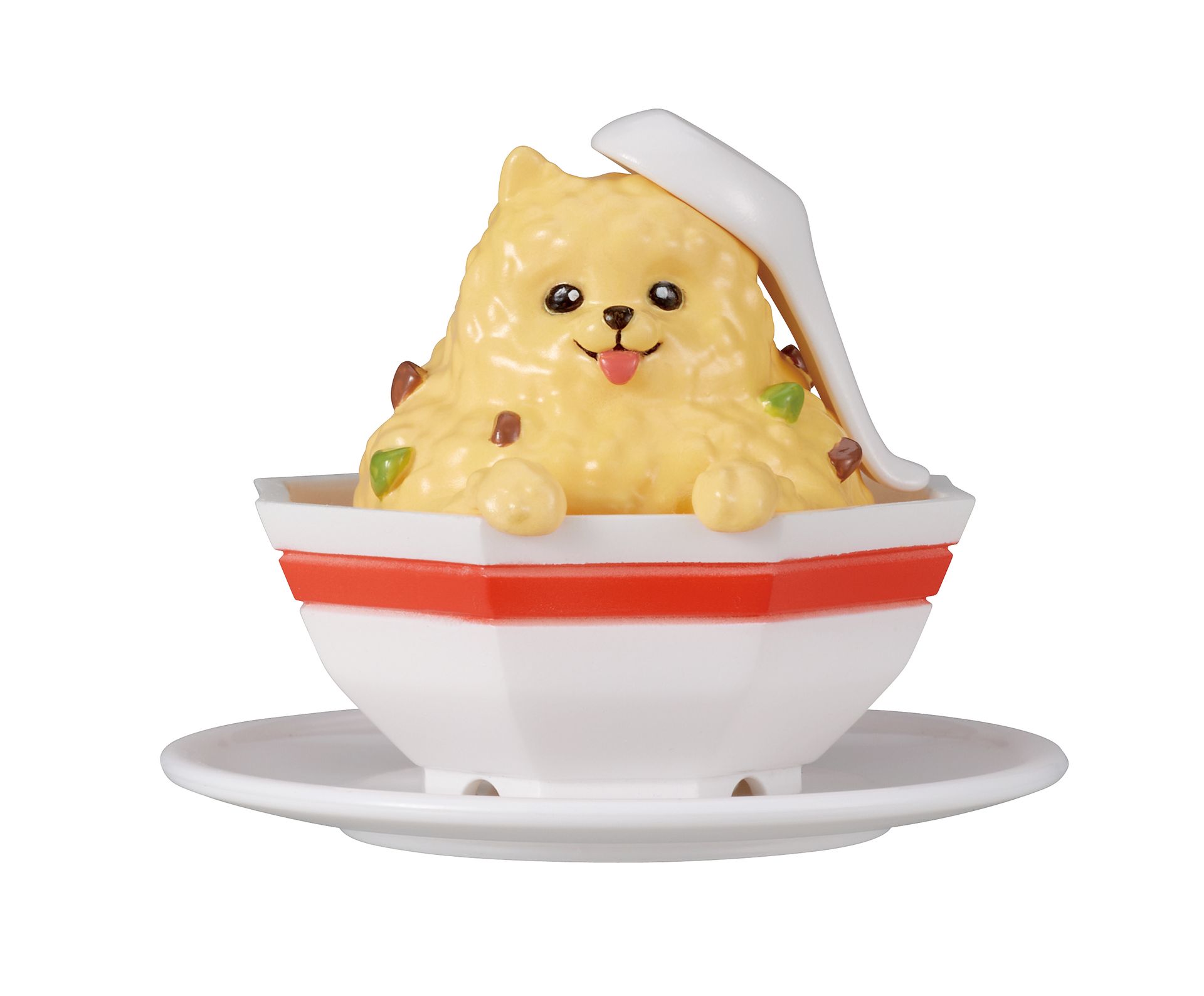 食欲旺盛、ちょっぴりぽっちゃりなこめラニアン。仲間を見ているとついついよだれが出る。頭に載せたレンゲがお気に入りのおもちゃ