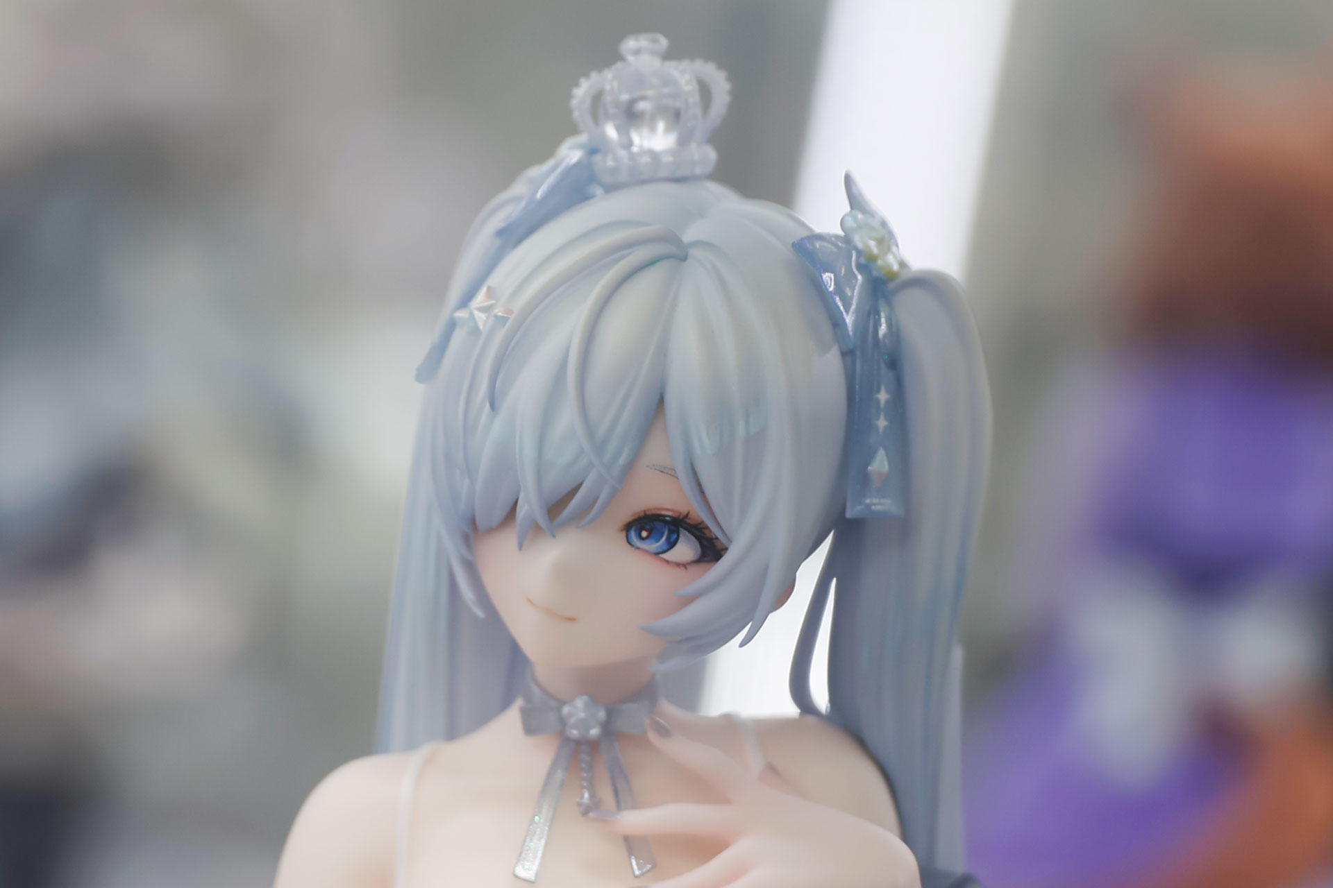 肌の白さもより際立って見える