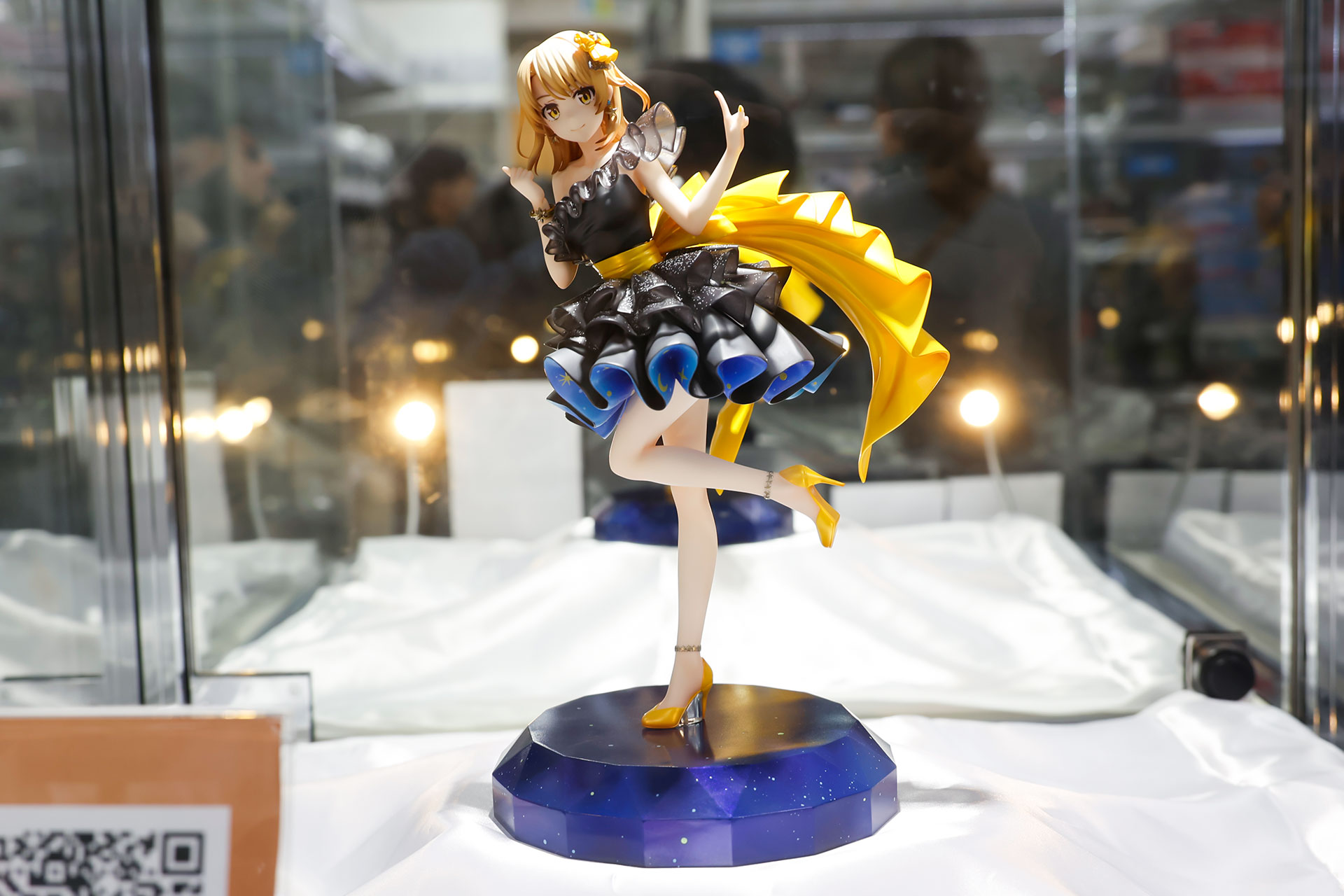 フィギュアの素材はPVCで、全高は約235mmだ