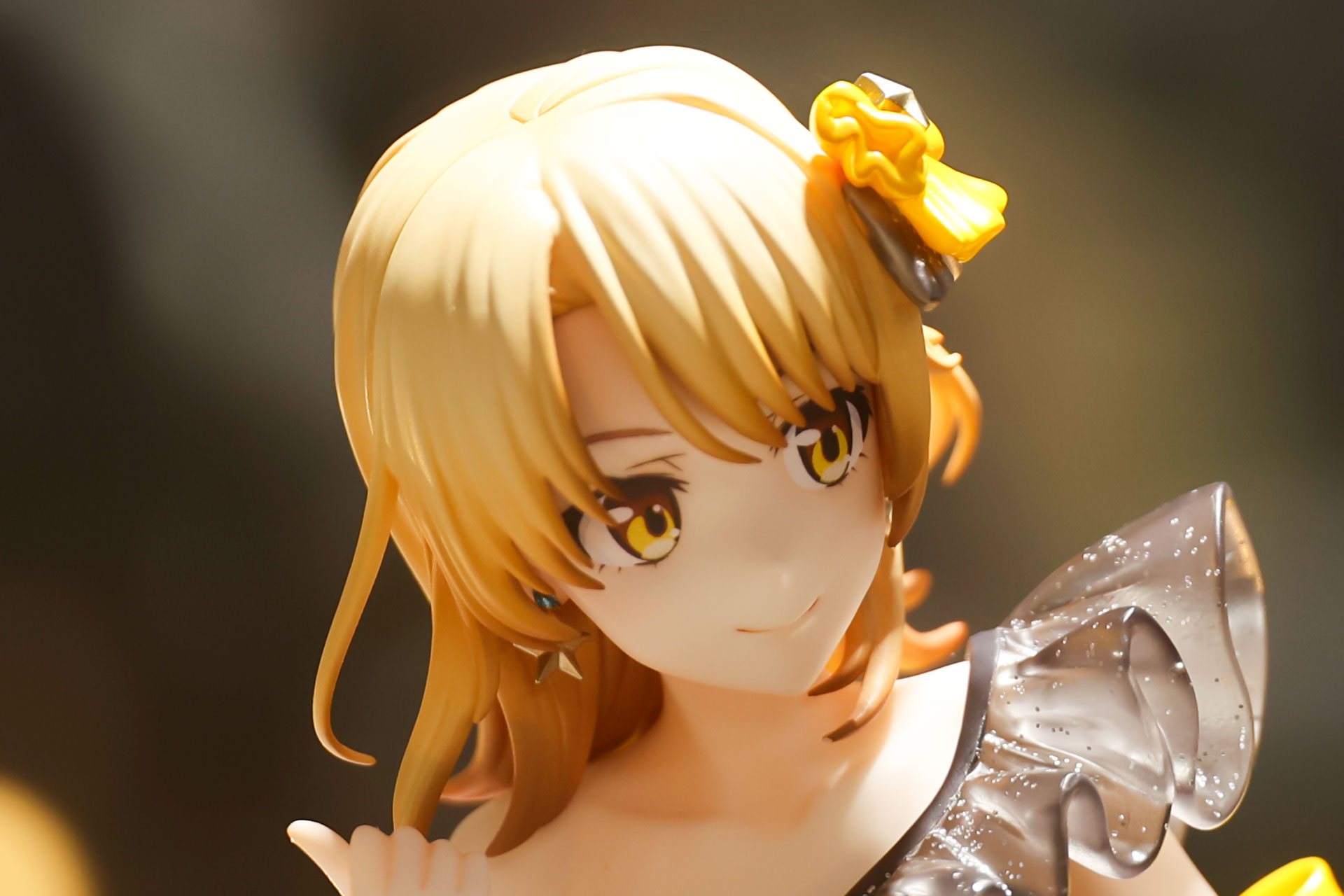 黄色い大きな瞳も印象的だ