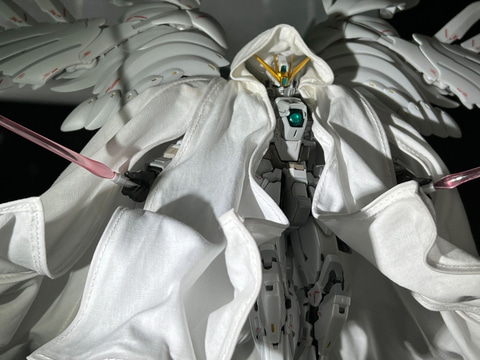 ガンダムW」30周年記念映像に登場した「ウイングガンダムゼロ」が