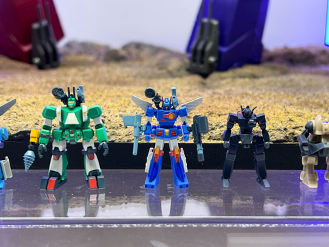 ザブングル/超合金魂/アイアンギアー/戦闘メカザブングル/ウォーカーキャリア３点 戦闘メカ ザブングル」よりカウボーイハットとマントをつけた「謎の