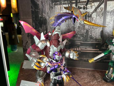 S.H.Figuarts（真骨彫製法）」シリーズより「龍騎」「響鬼」「カブト