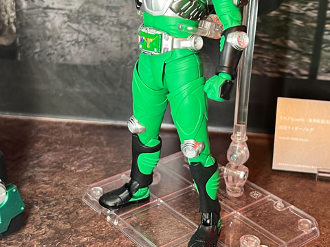 S.H.Figuarts（真骨彫製法）」シリーズより「龍騎」「響鬼」「カブト