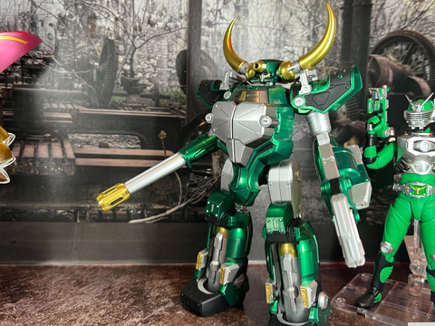 S.H.Figuarts（真骨彫製法）」シリーズより「龍騎」「響鬼」「カブト