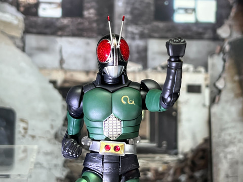 S.H.Figuarts（真骨彫製法）」シリーズより「龍騎」「響鬼」「カブト