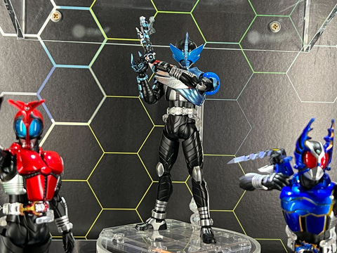 S.H.Figuarts（真骨彫製法）」シリーズより「龍騎」「響鬼」「カブト