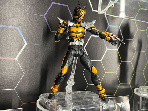 S.H.Figuarts（真骨彫製法）」シリーズより「龍騎」「響鬼」「カブト