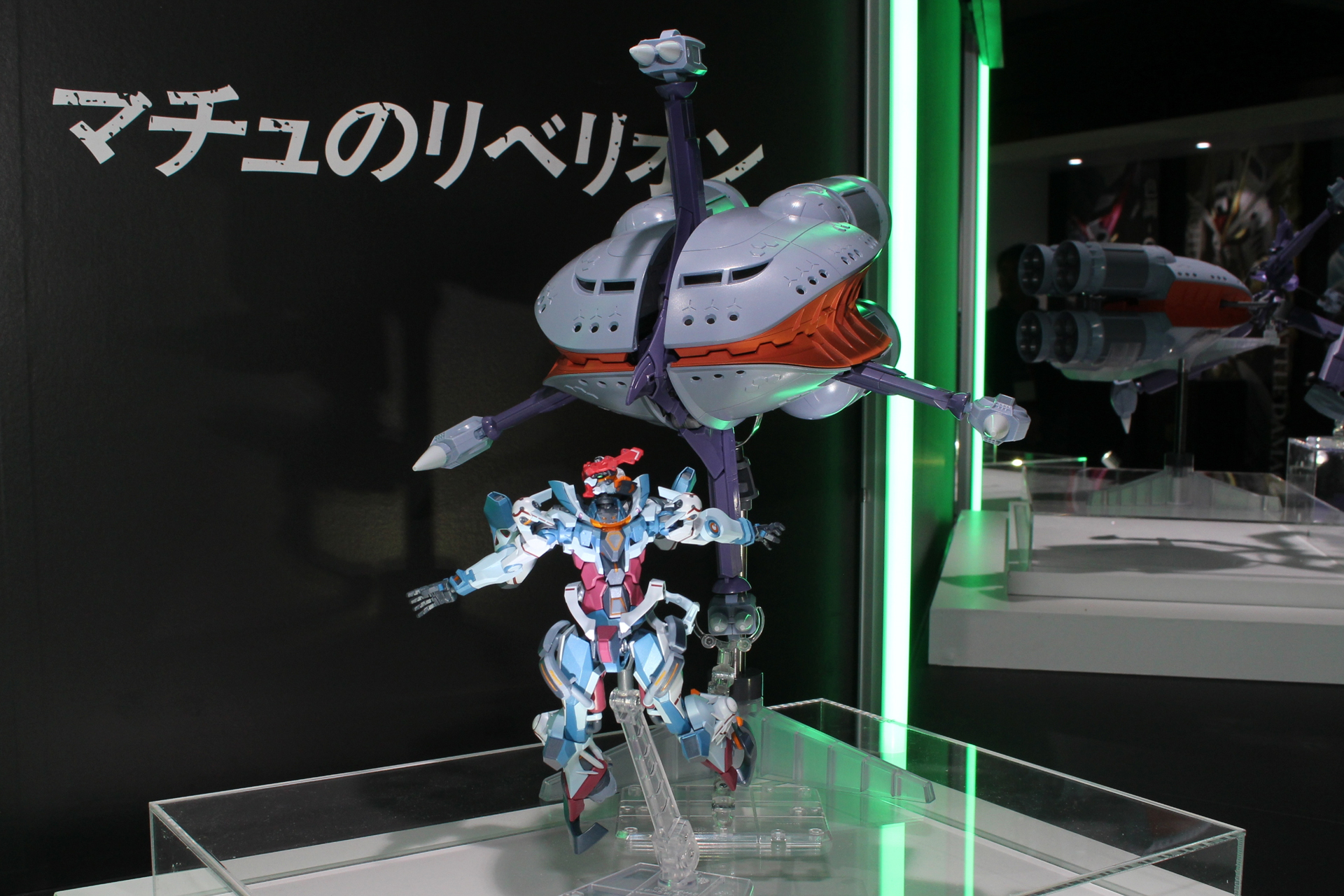 こちらはMA形態。発売済みの「METAL ROBOT魂＜SIDE MS＞ 赤いガンダム」や「同 ジークアクス」のスケールに合わせたサイズだそう