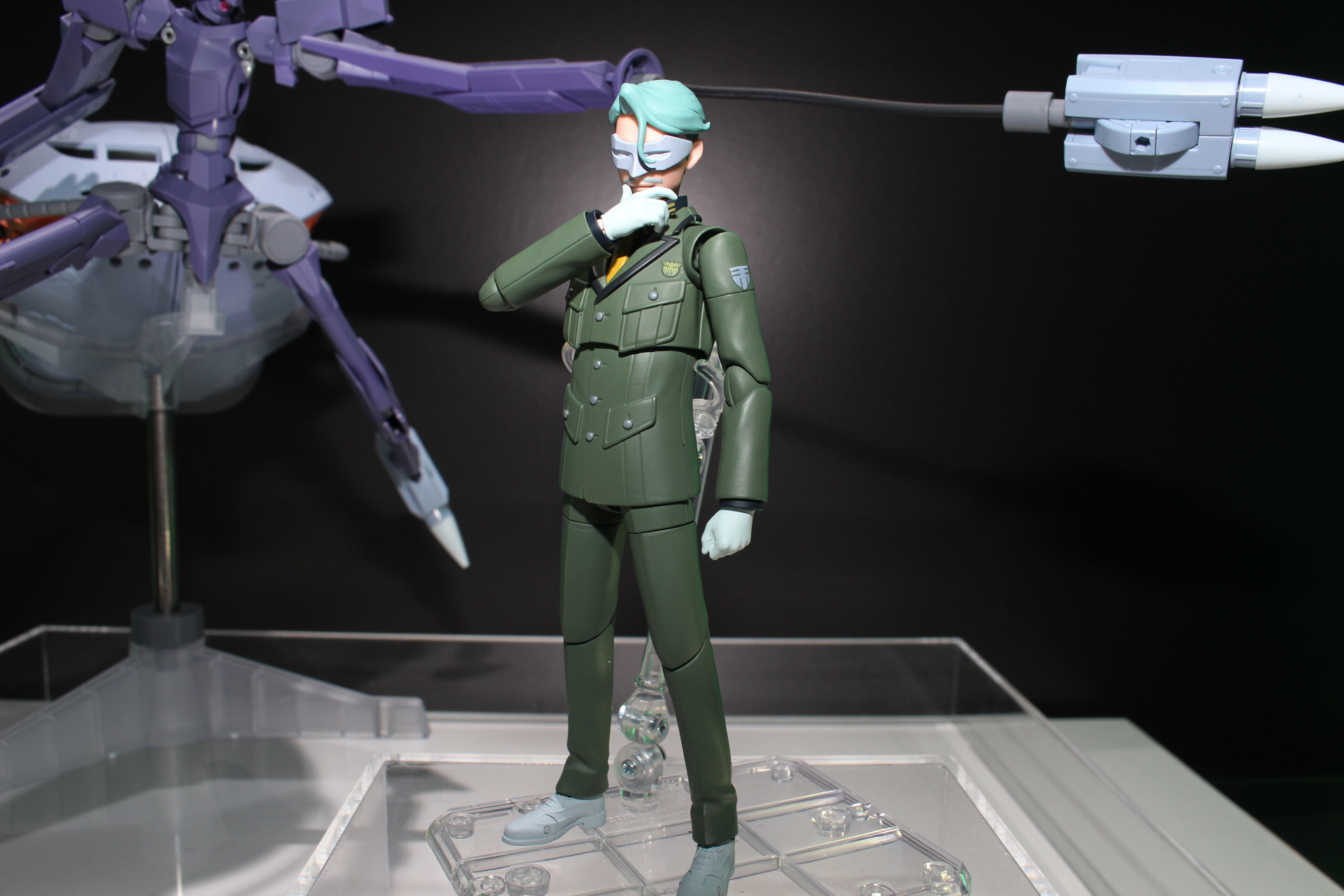 マスク姿のシャリア・ブル。フェイスパーツはこれを含め6種類付属する