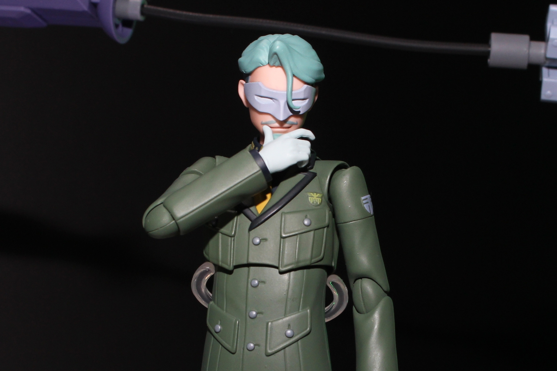 マスク姿のシャリア・ブル。フェイスパーツはこれを含め6種類付属する