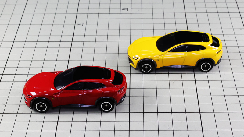 サイド：SUVスタイルでもフェラーリらしさを感じるサイドビュー