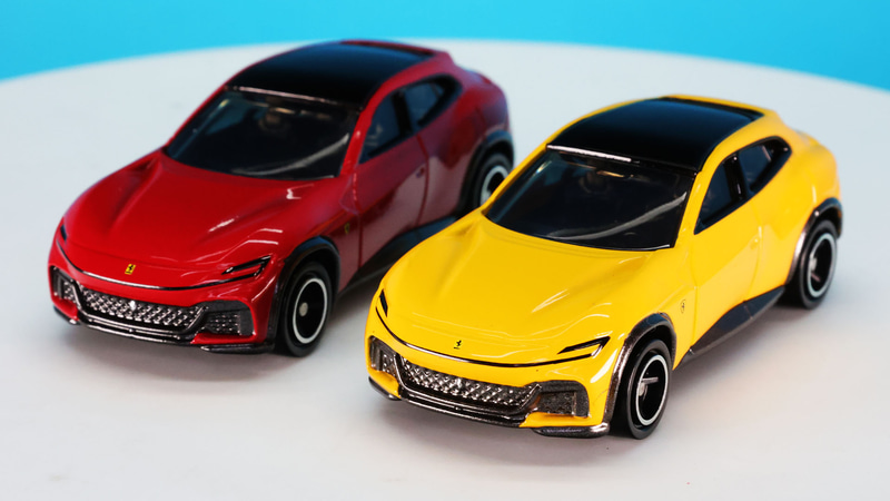 フロントマスク内の左右に大きくつながるインテークグリルの迫力！