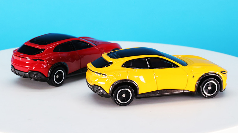 リアの灯火類もとても薄く横幅いっぱいに結んでいてかっこいいです