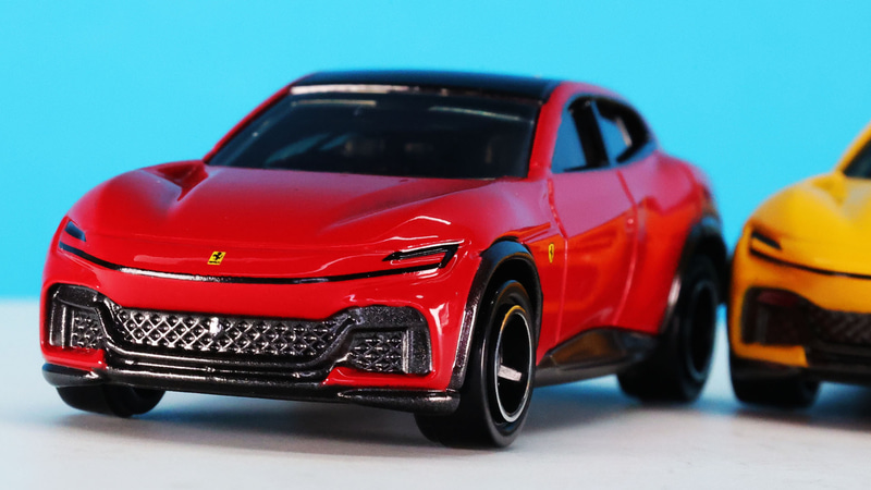 グリル内のフェラーリのエンブレム「カヴァリーノ・ランパンテ」をプリントで再現！