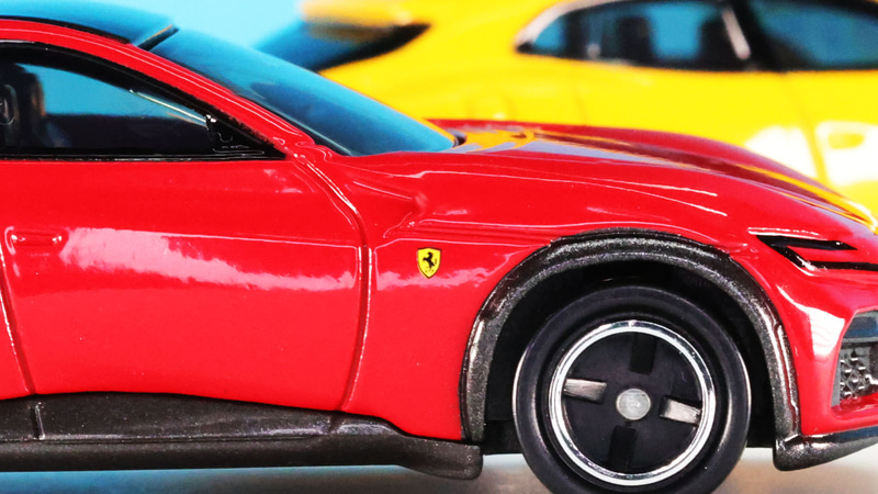 ボディサイドには憧れのフェラーリエンブレムをプリントしています