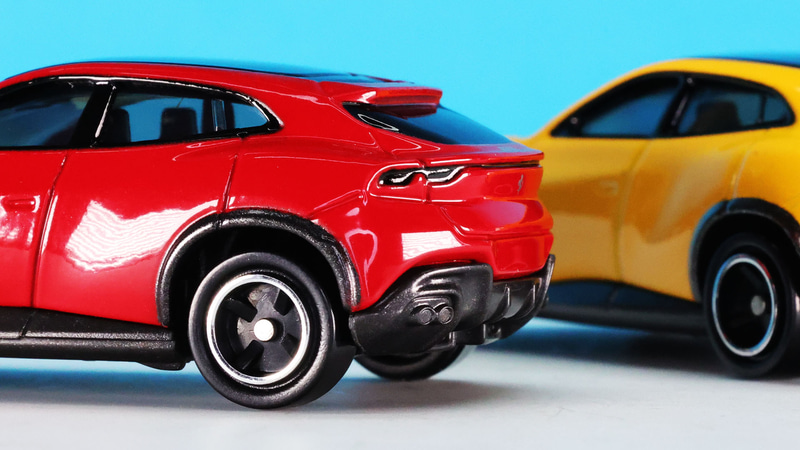 リアセクションのマフラーやディフューザーのディテール、ルーフ後端のスポイラー、リアハッチのライン、すばらしい再現度です