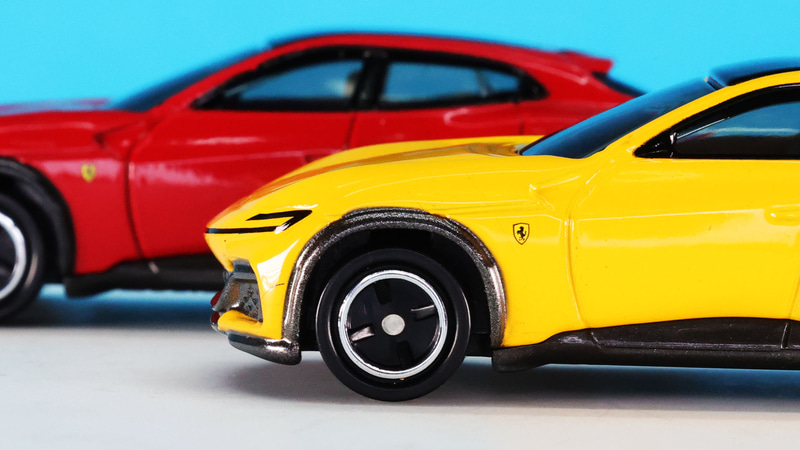 フロントノーズの尖っているデザインはぜひ指でなぞって感じて欲しい部分です