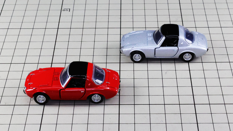 サイド：2人乗りでキャビンがぎゅっとしています